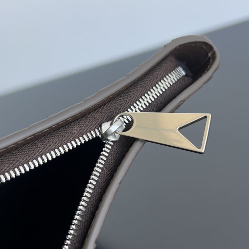 bottega veneta half zip clutch 4 Bottega Veneta Half Zip Clutch - detail