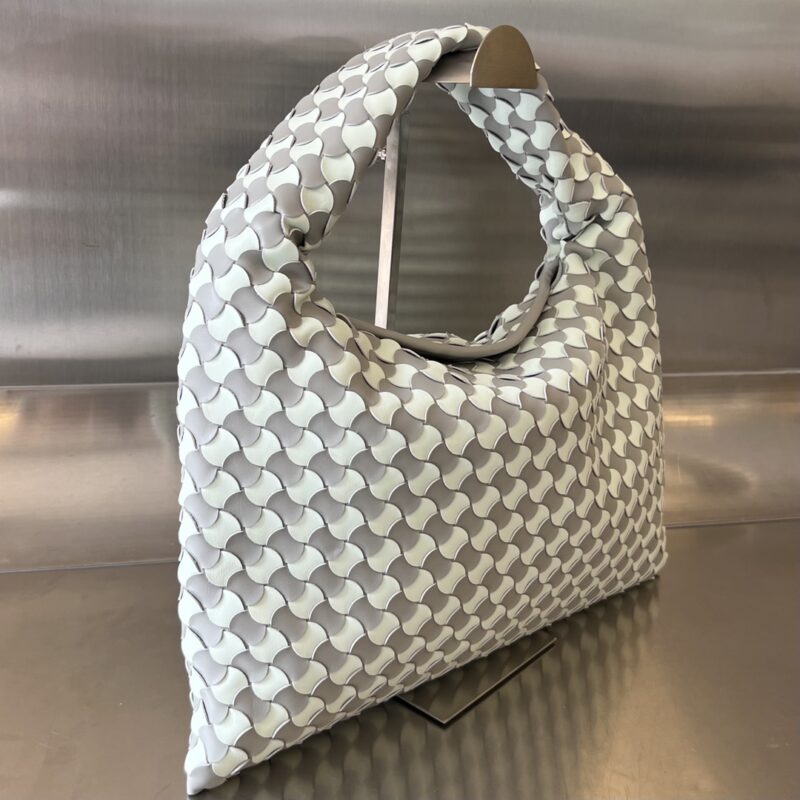 bottega veneta hop wave 2 Bottega Veneta Hop Wave - side angle