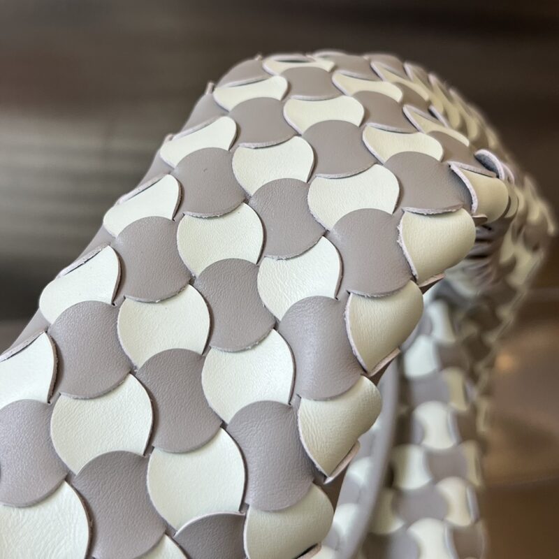 bottega veneta hop wave 5 Bottega Veneta Hop Wave - back view