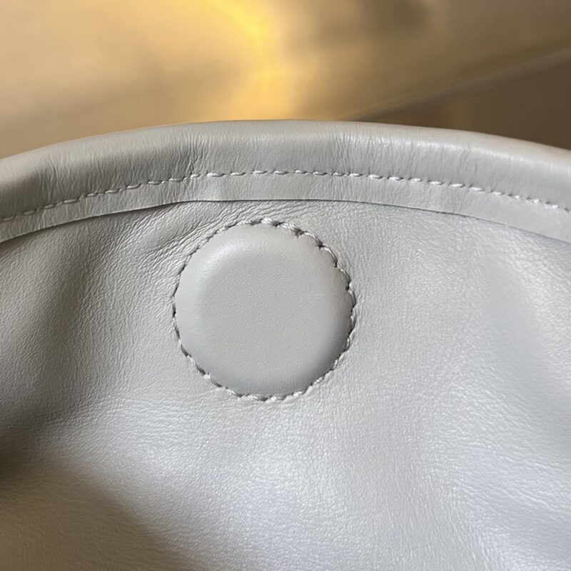 bottega veneta hop wave 7 Bottega Veneta Hop Wave - hardware closeup
