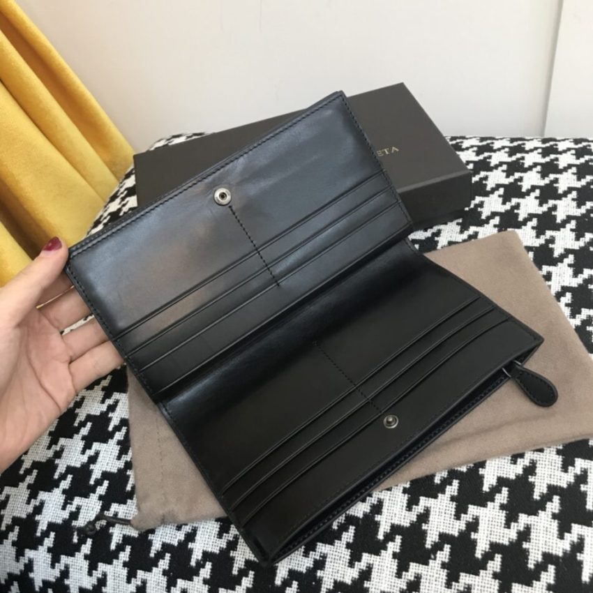 Bottega Veneta Intrecciato Pouch - side angle