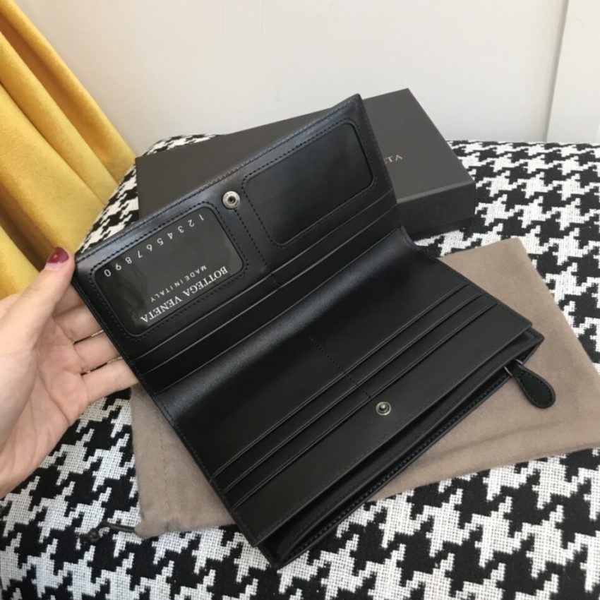 Bottega Veneta Intrecciato Pouch - detail