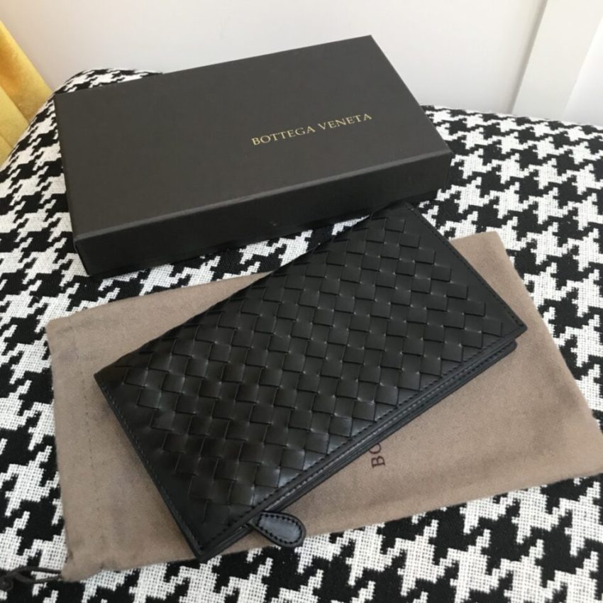 Bottega Veneta Intrecciato Pouch - strap detail
