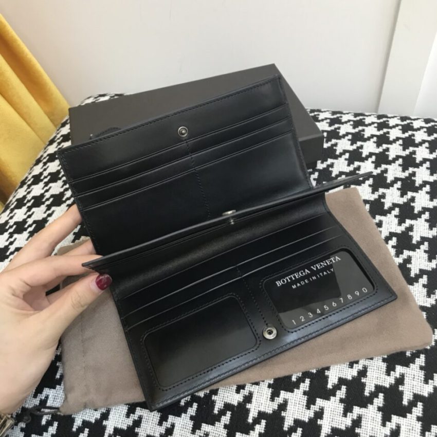 Bottega Veneta Intrecciato Pouch - weave pattern