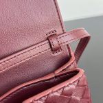 bottega-veneta-knot-lock-barolo-3 Bottega Veneta Knot Lock Replica Barolo - View 4 | Intrecciato Detail