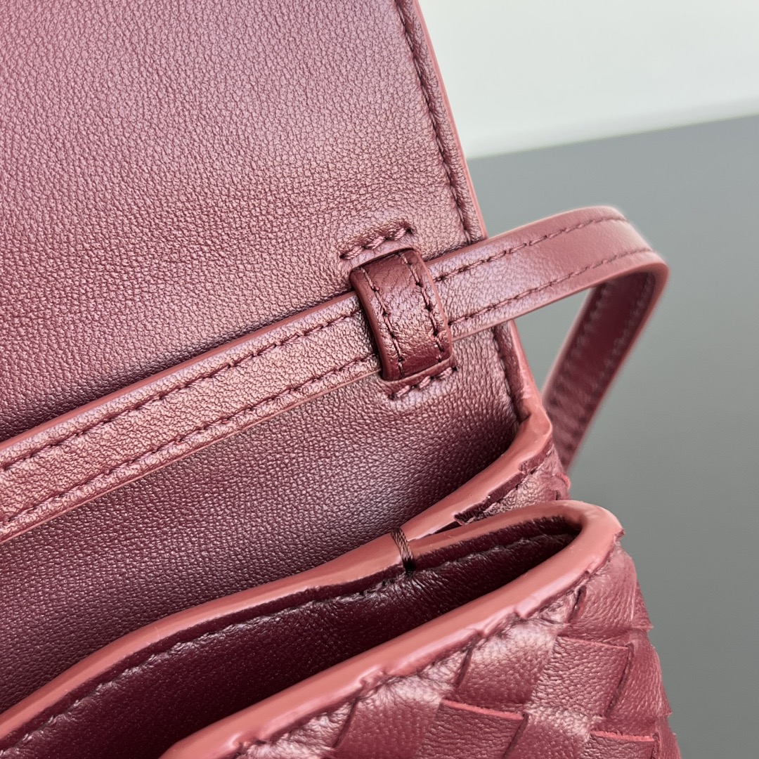 bottega-veneta-knot-lock-barolo-3 Bottega Veneta Knot Lock Replica Barolo - View 4 | Intrecciato Detail