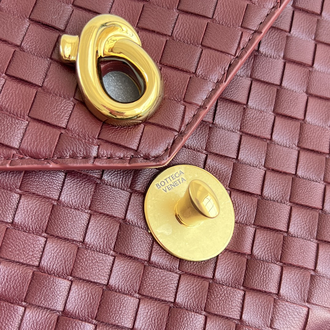 bottega-veneta-knot-lock-barolo-5 Bottega Veneta Knot Lock Replica Barolo - View 6 | Intrecciato Detail
