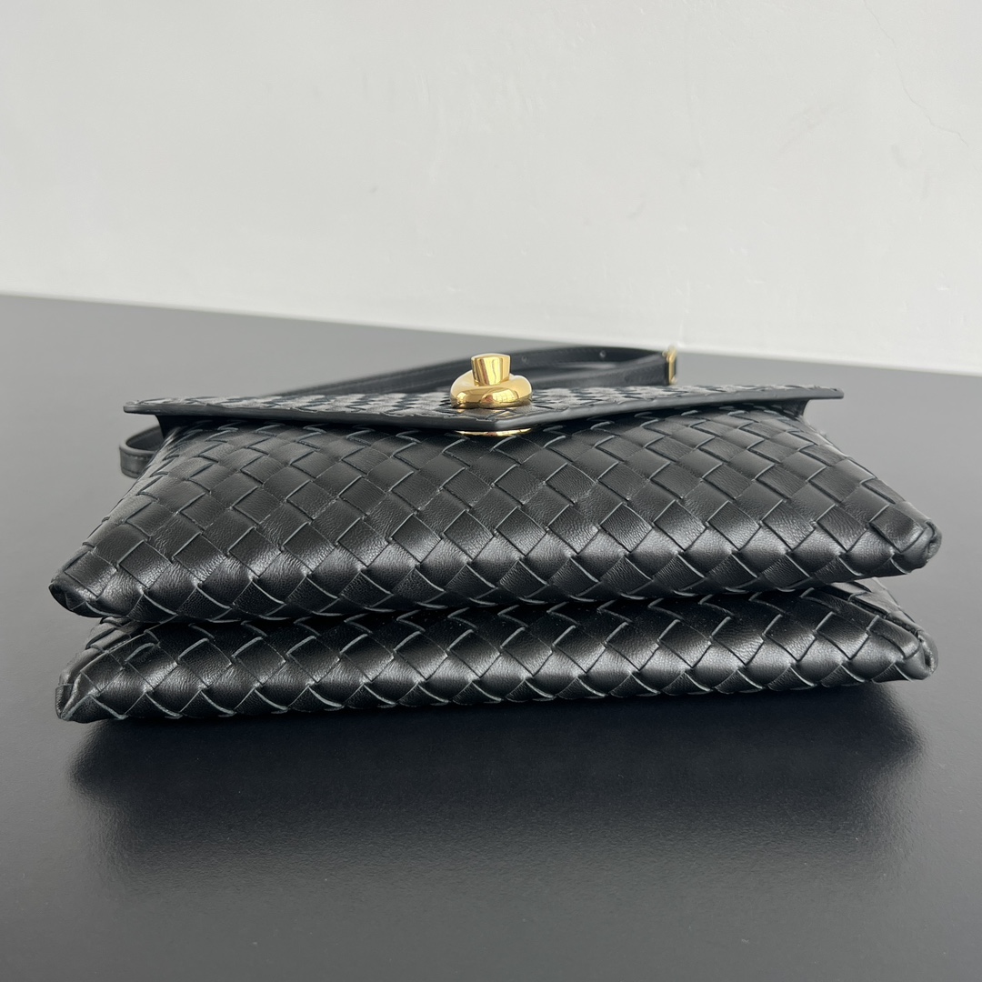 bottega-veneta-knot-lock-black-5 Bottega Veneta Knot Lock Replica Black - View 6 | Intrecciato Detail