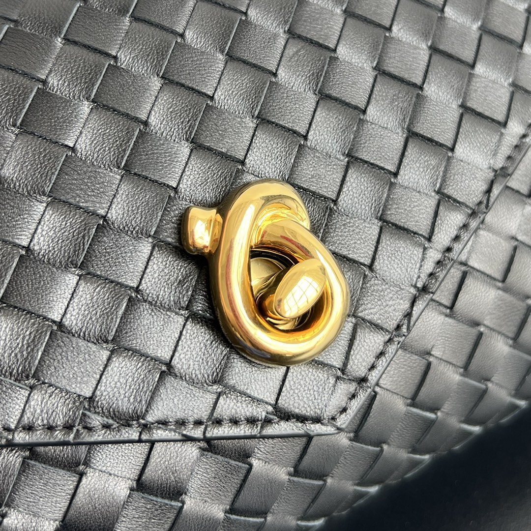 bottega-veneta-knot-lock-black-7 Bottega Veneta Knot Lock Replica Black - View 8 | Intrecciato Detail
