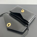 bottega-veneta-knot-lock-black-9 Bottega Veneta Knot Lock Replica Black - View 10 | Intrecciato Detail