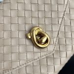 bottega-veneta-knot-lock-ecru-7 Bottega Veneta Knot Lock Replica Ecru - View 8 | Intrecciato Detail