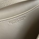 bottega-veneta-knot-lock-ecru-9 Bottega Veneta Knot Lock Replica Ecru - View 10 | Intrecciato Detail