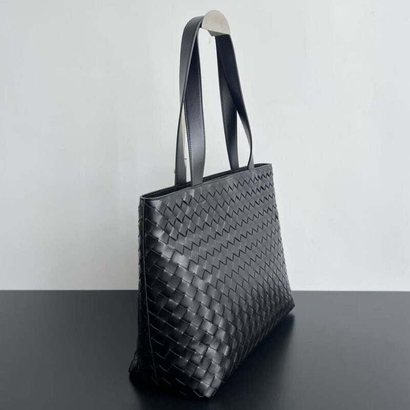 bottega veneta large tote 2 Bottega Veneta Large Tote - side angle