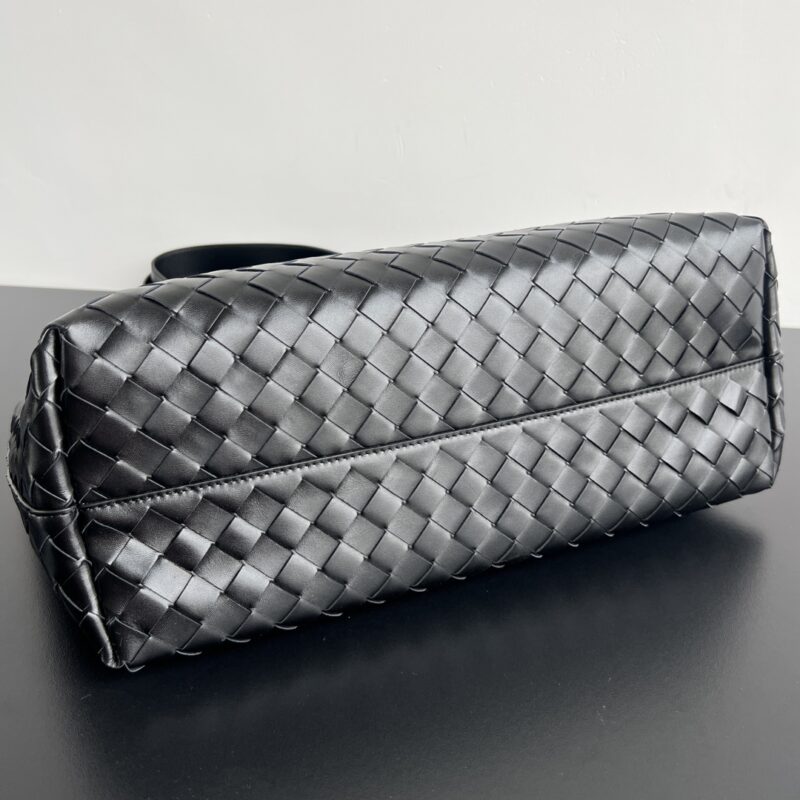 bottega veneta large tote 4 Bottega Veneta Large Tote - detail