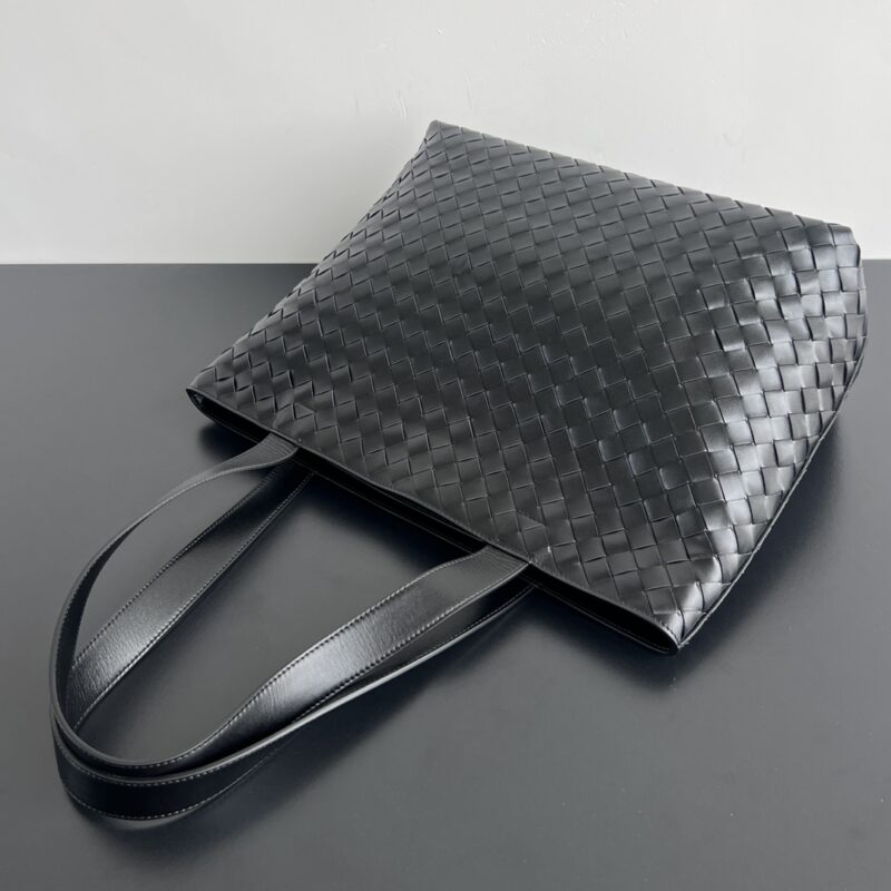 bottega veneta large tote 5 Bottega Veneta Large Tote - back view
