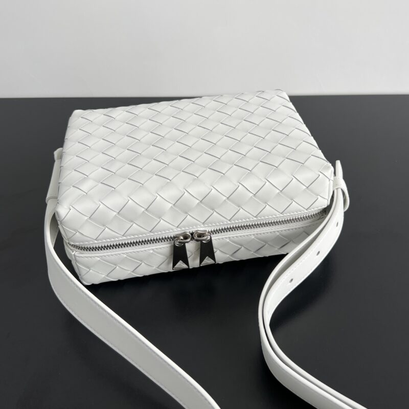 bottega veneta loop camera bag 6 Bottega Veneta Loop Camera Bag - strap detail