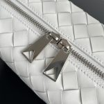 bottega veneta loop camera bag 7 Bottega Veneta Loop Camera Bag - hardware closeup