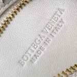bottega-veneta-loop-top-handle-basalt-3 Bottega Veneta Loop Top Handle Replica Basalt - View 4 | Intrecciato Detail