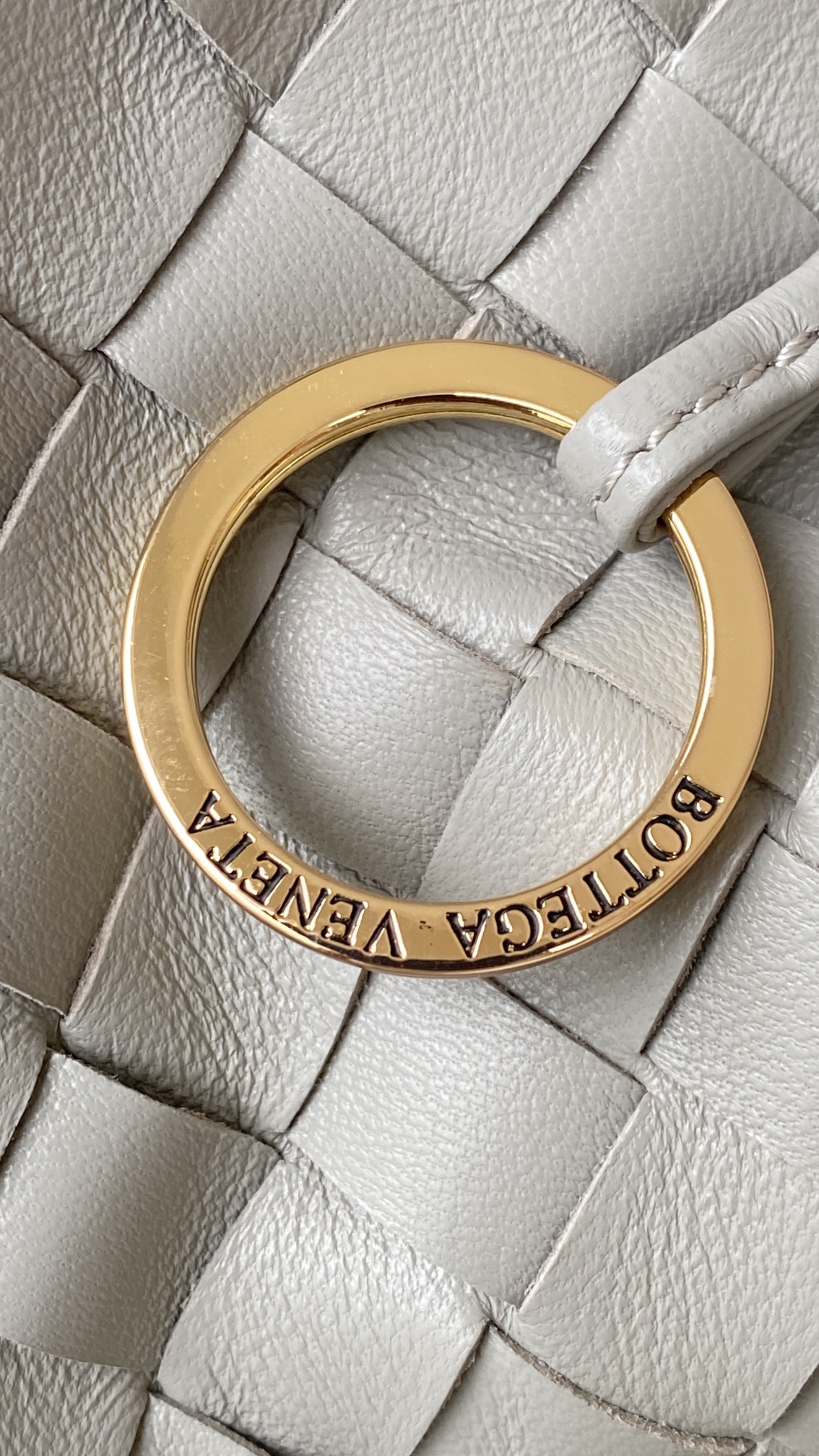 bottega-veneta-loop-top-handle-basalt-5 Bottega Veneta Loop Top Handle Replica Basalt - View 6 | Intrecciato Detail