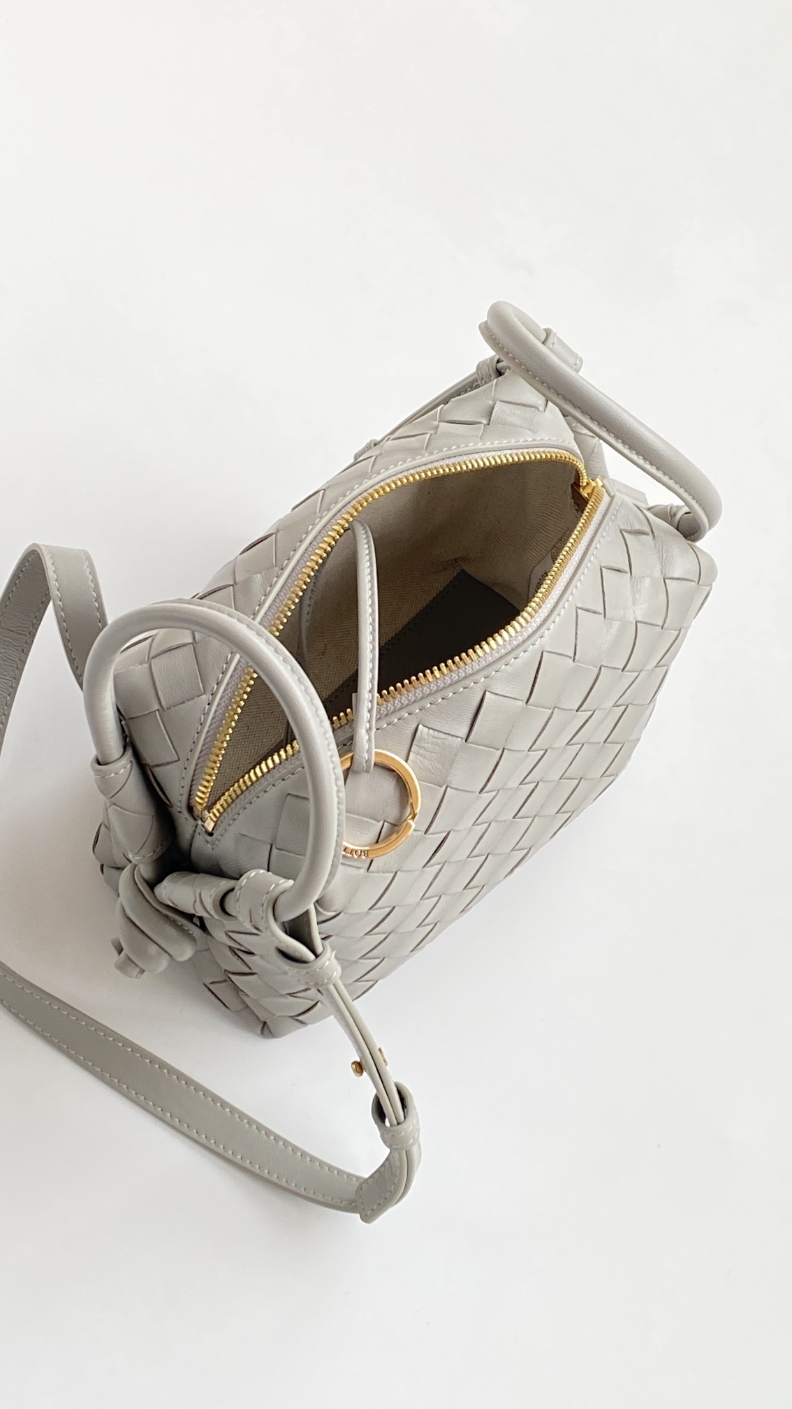 bottega-veneta-loop-top-handle-basalt-9 Bottega Veneta Loop Top Handle Replica Basalt - View 10 | Intrecciato Detail