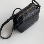 bottega-veneta-loop-top-handle-black-1 Bottega Veneta Loop Top Handle Replica Black - View 2 | Intrecciato Detail