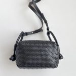 bottega-veneta-loop-top-handle-black-2 Bottega Veneta Loop Top Handle Replica Black - View 3 | Intrecciato Detail