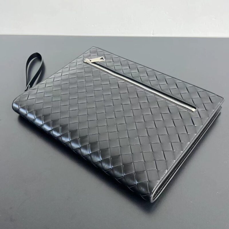 bottega veneta man clutch 2 Bottega Veneta Man Clutch - side angle