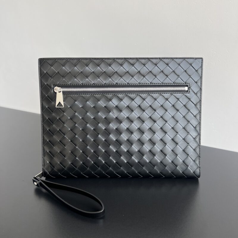 bottega veneta man clutch 6 Bottega Veneta Man Clutch - strap detail