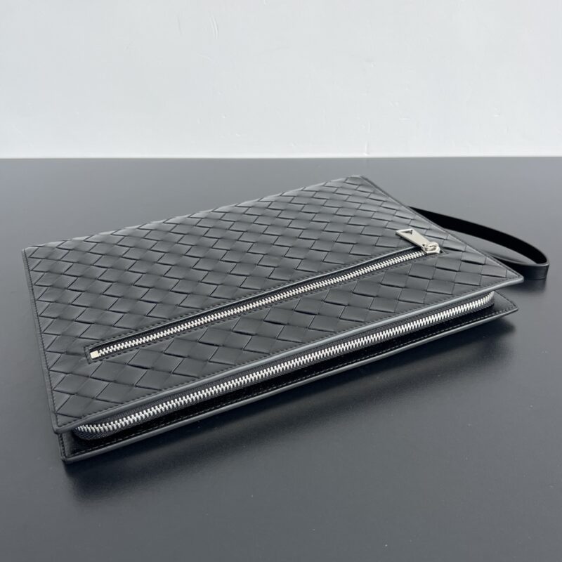 bottega veneta man clutch 8 Bottega Veneta Man Clutch - weave pattern