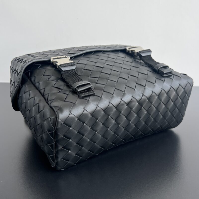 bottega veneta messanger bag 3 Bottega Veneta Messanger Bag - interior