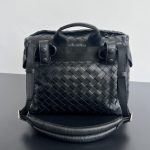 bottega veneta messanger bag 4 Bottega Veneta Messanger Bag - detail