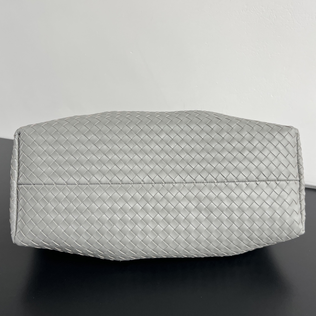 Bottega Veneta Pinacoteca Medium Replica Basalt - View 5 | Intrecciato Detail