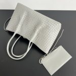 Bottega Veneta Pinacoteca Medium Replica Basalt - View 6 | Intrecciato Detail