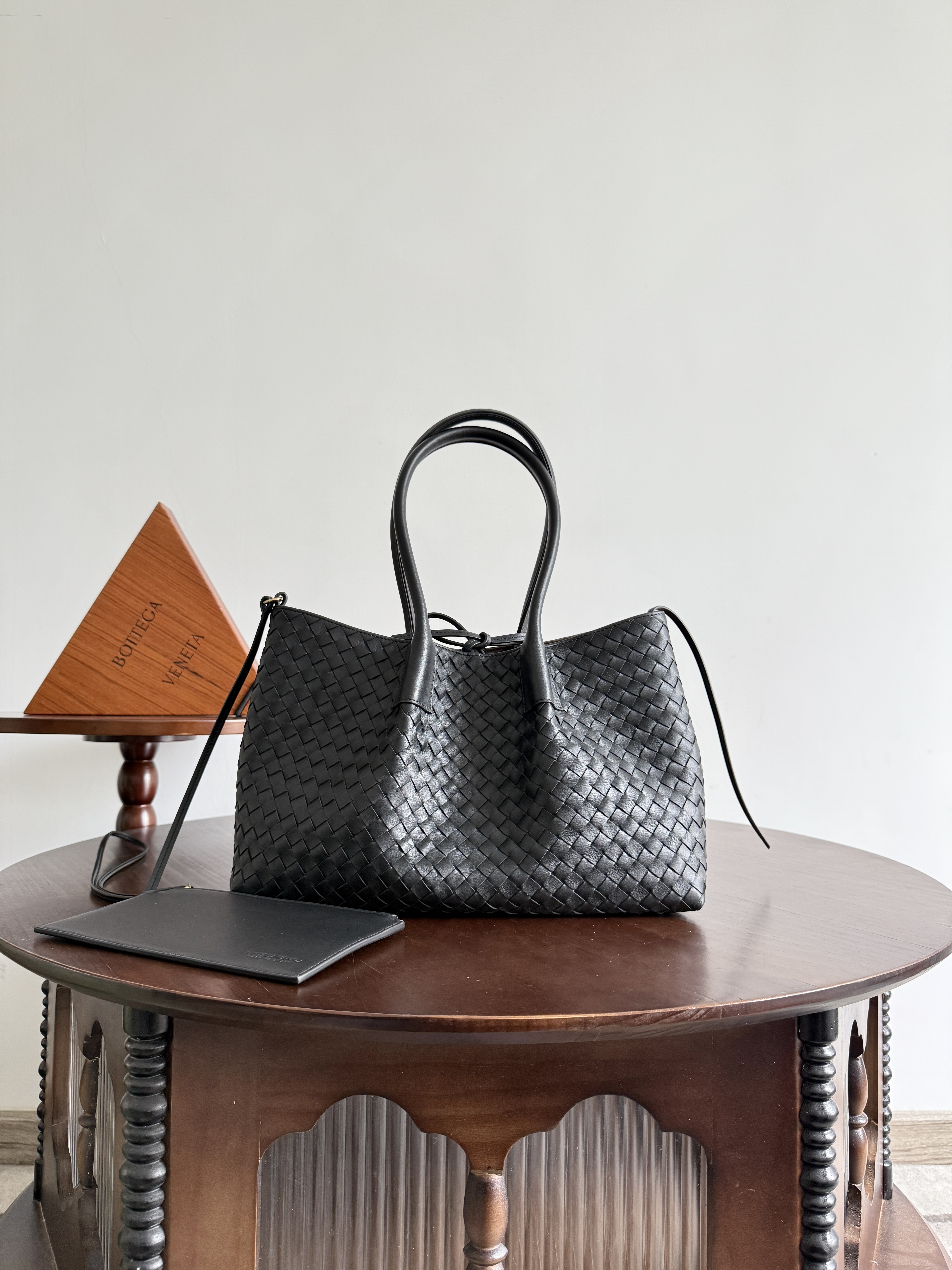 Bottega Veneta Pinacoteca Medium Replica Black - View 2 | Intrecciato Detail