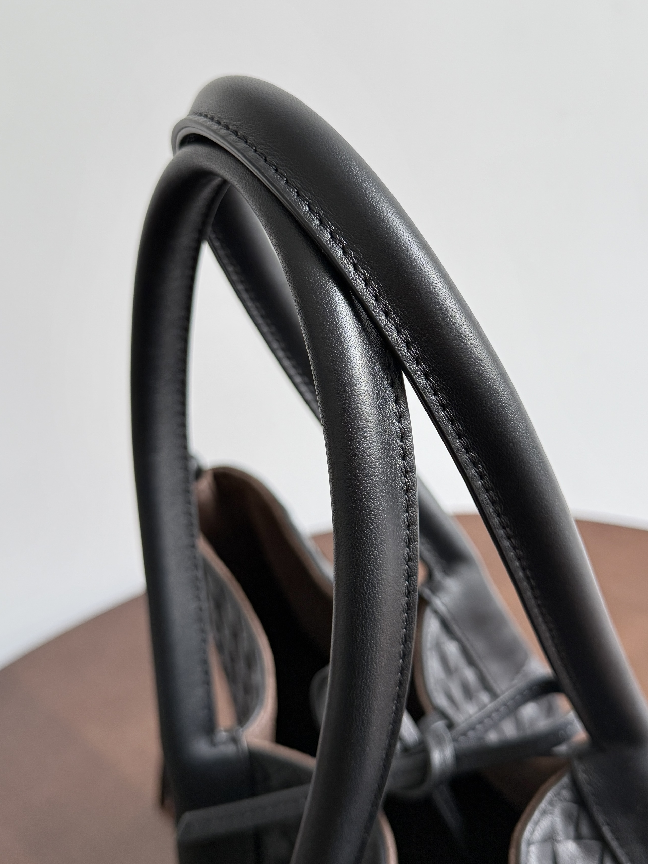Bottega Veneta Pinacoteca Medium Replica Black - View 4 | Intrecciato Detail