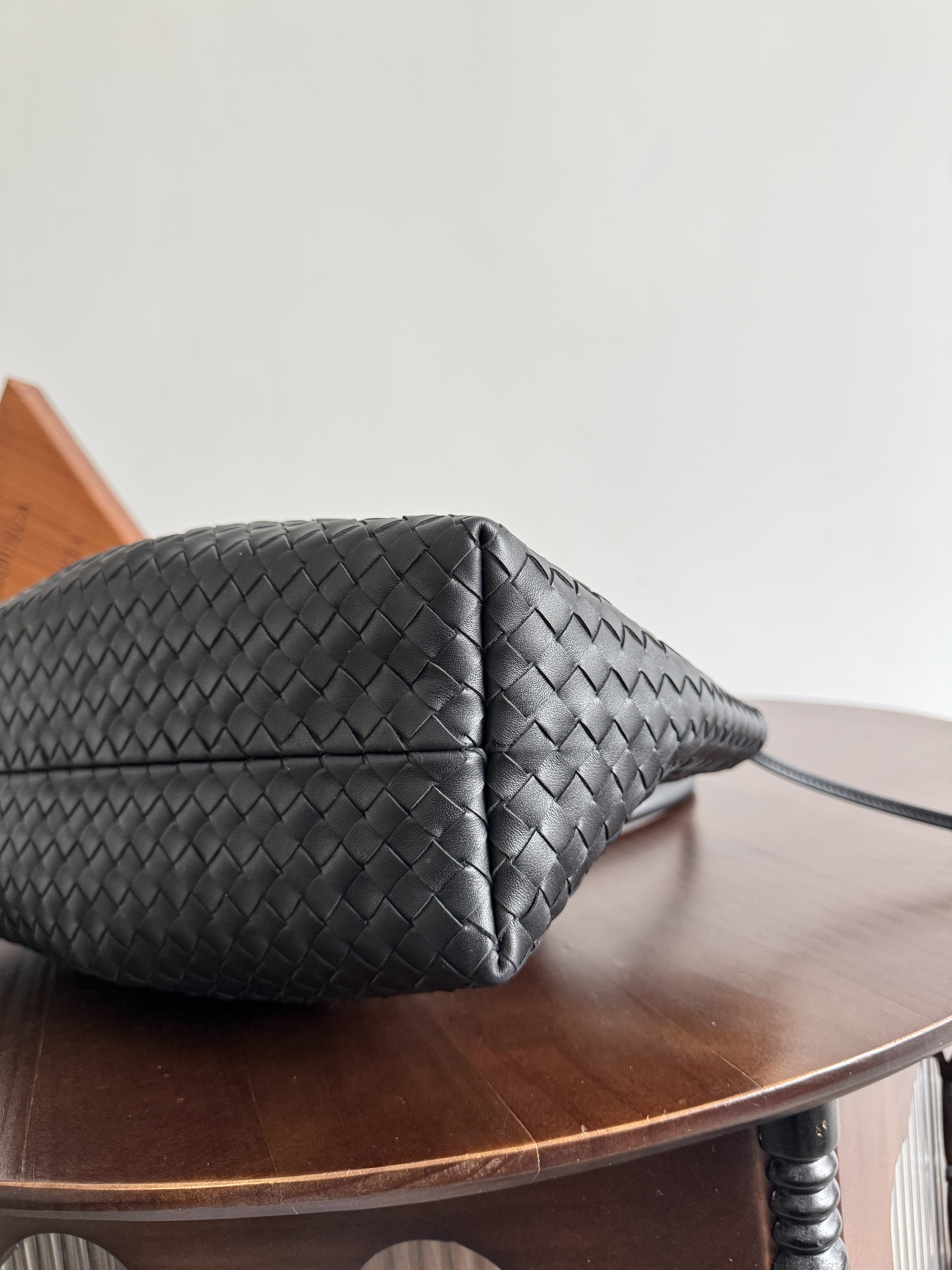 Bottega Veneta Pinacoteca Medium Replica Black - View 5 | Intrecciato Detail