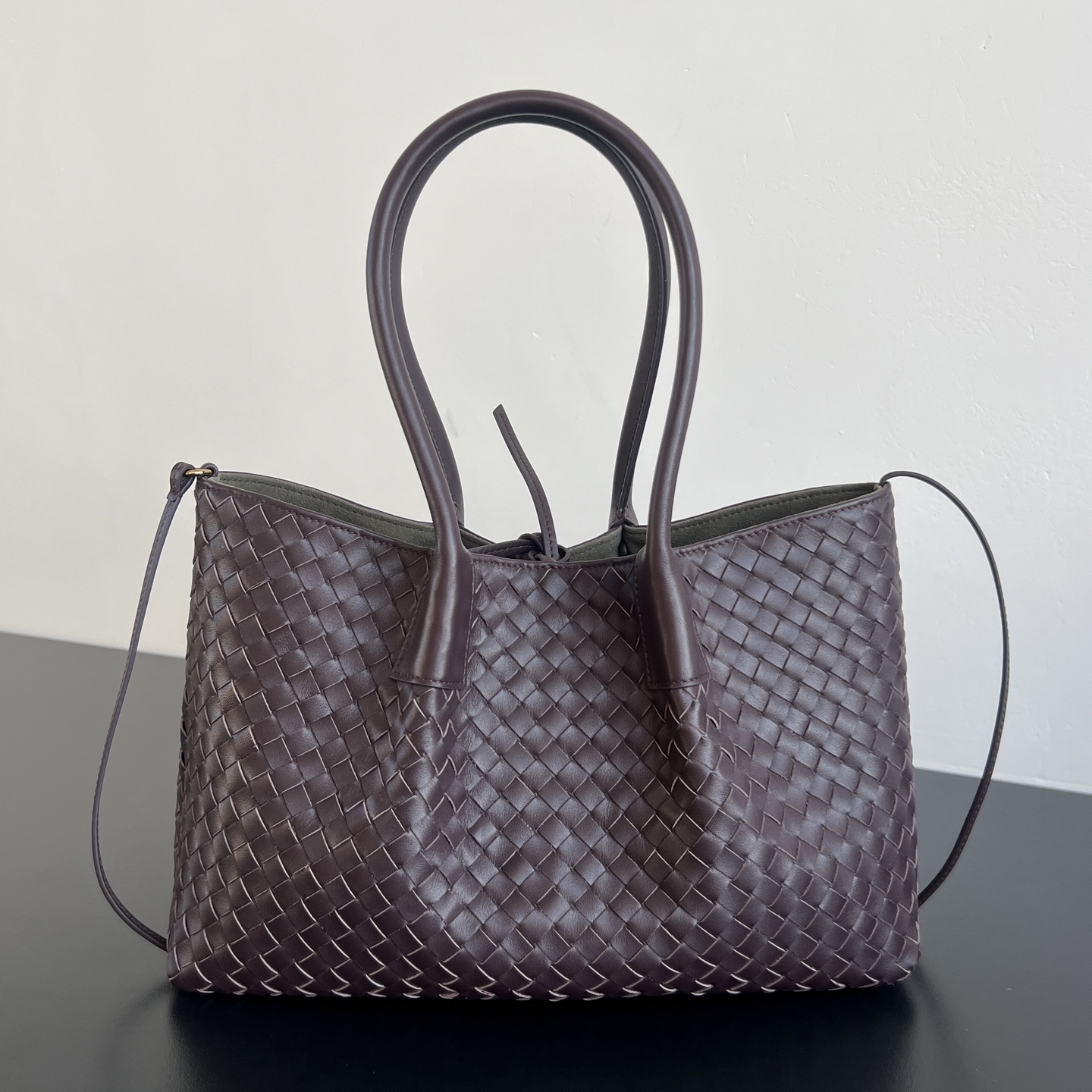 Bottega Veneta Pinacoteca Medium Replica Dark Barolo - View 2 | Intrecciato Detail