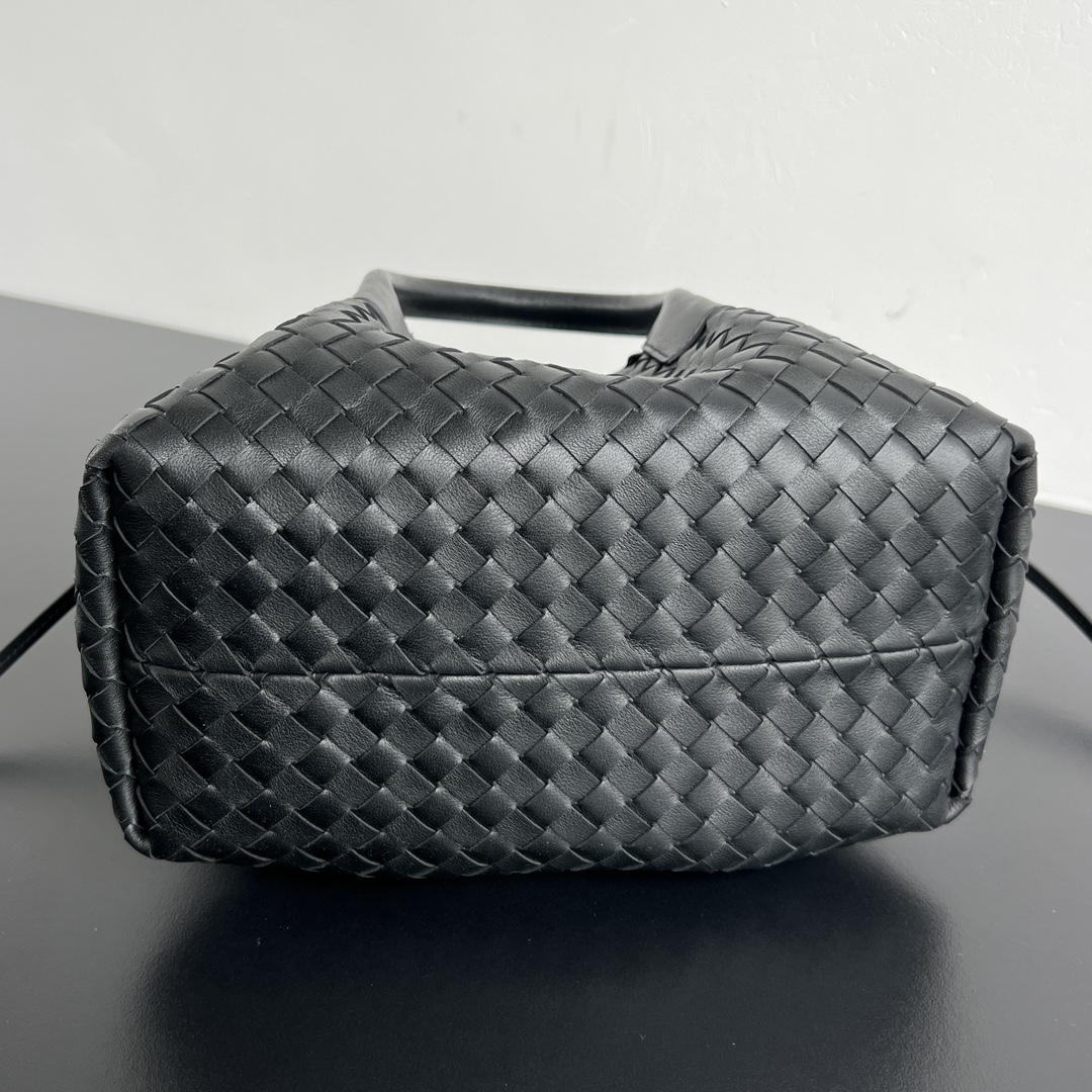 Bottega Veneta Pinacoteca Small Replica Black - View 3 | Intrecciato Detail