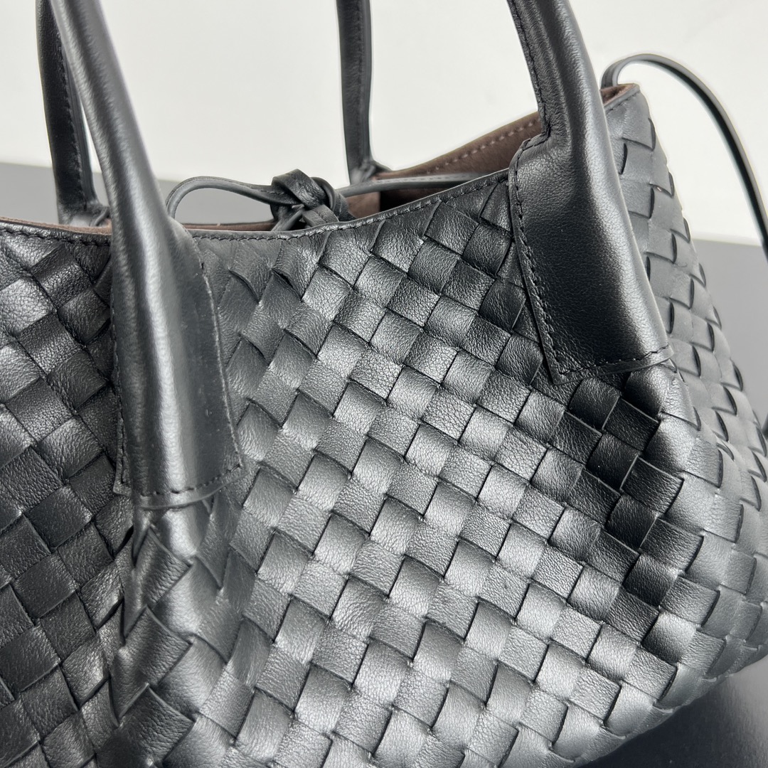 Bottega Veneta Pinacoteca Small Replica Black - View 5 | Intrecciato Detail