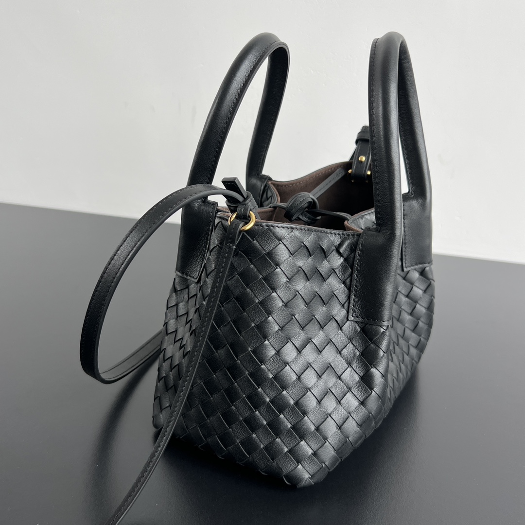 Bottega Veneta Pinacoteca Small Replica Black - View 6 | Intrecciato Detail