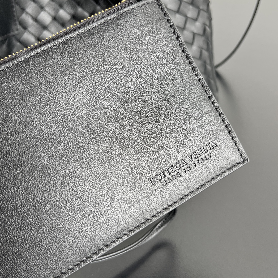 Bottega Veneta Pinacoteca Small Replica Black - View 7 | Intrecciato Detail