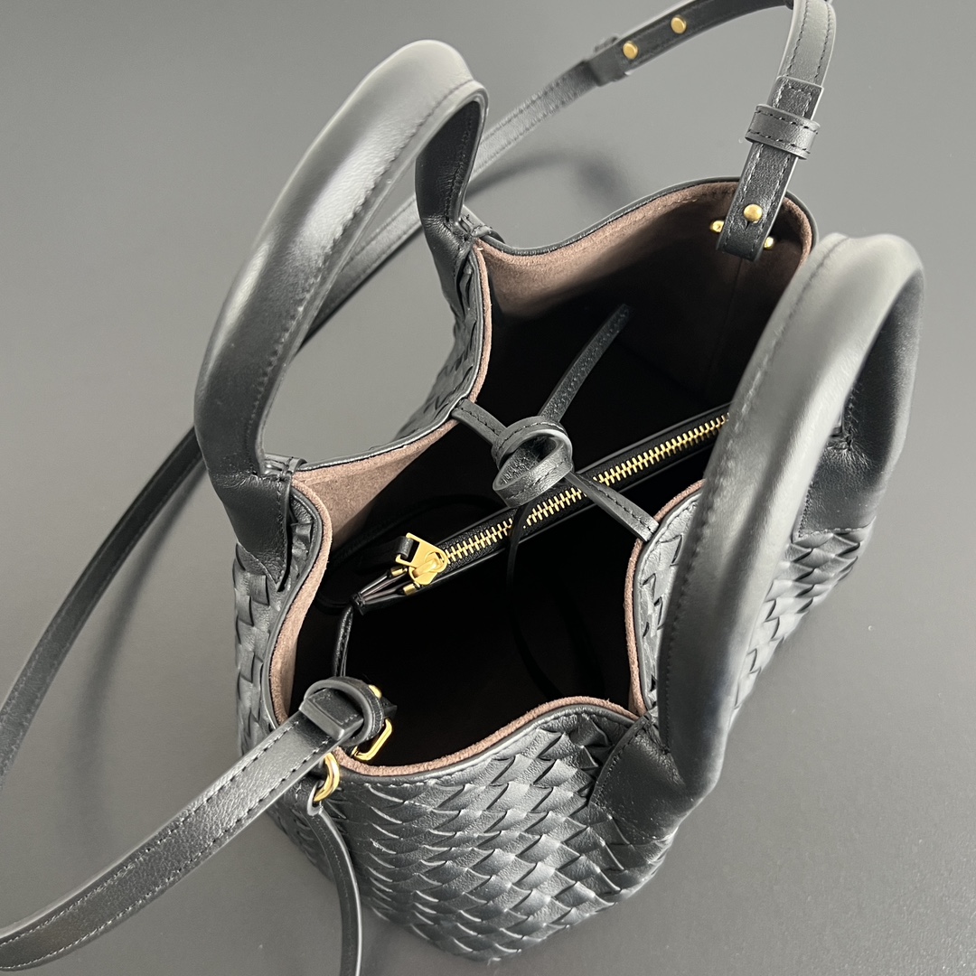 Bottega Veneta Pinacoteca Small Replica Black - View 9 | Intrecciato Detail