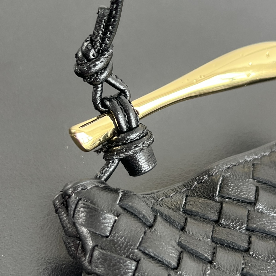 Bottega Veneta Sardine Mini Black - View 4 | Intrecciato Detail