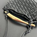 Bottega Veneta Sardine Mini Black - View 5 | Intrecciato Detail