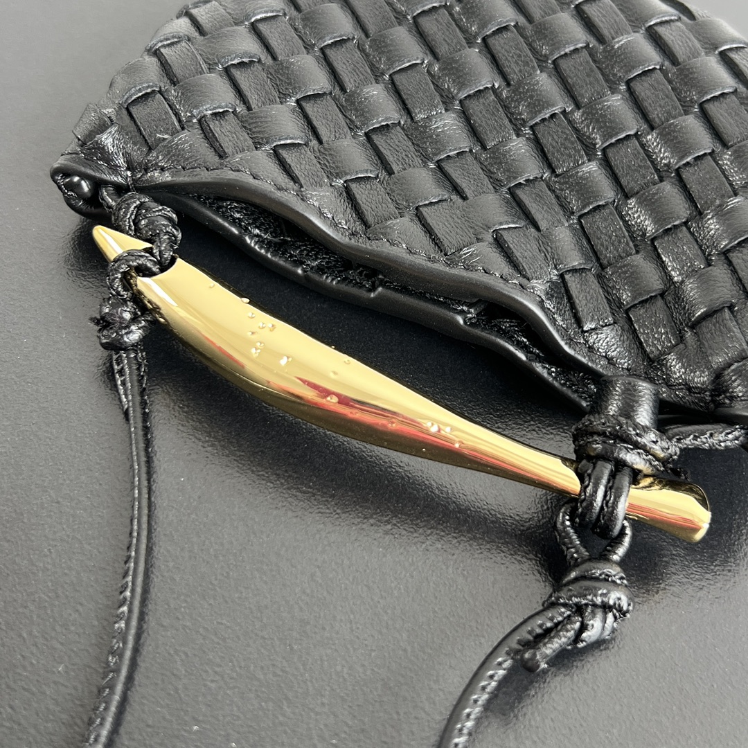Bottega Veneta Sardine Mini Black - View 5 | Intrecciato Detail
