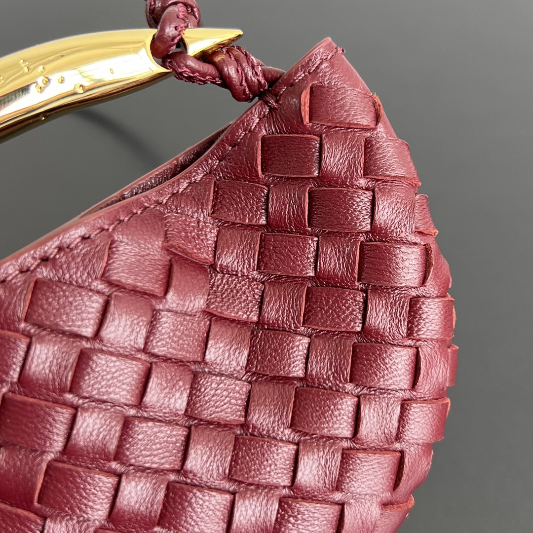 Bottega Veneta Sardine Mini Burgundy - View 5 | Intrecciato Detail