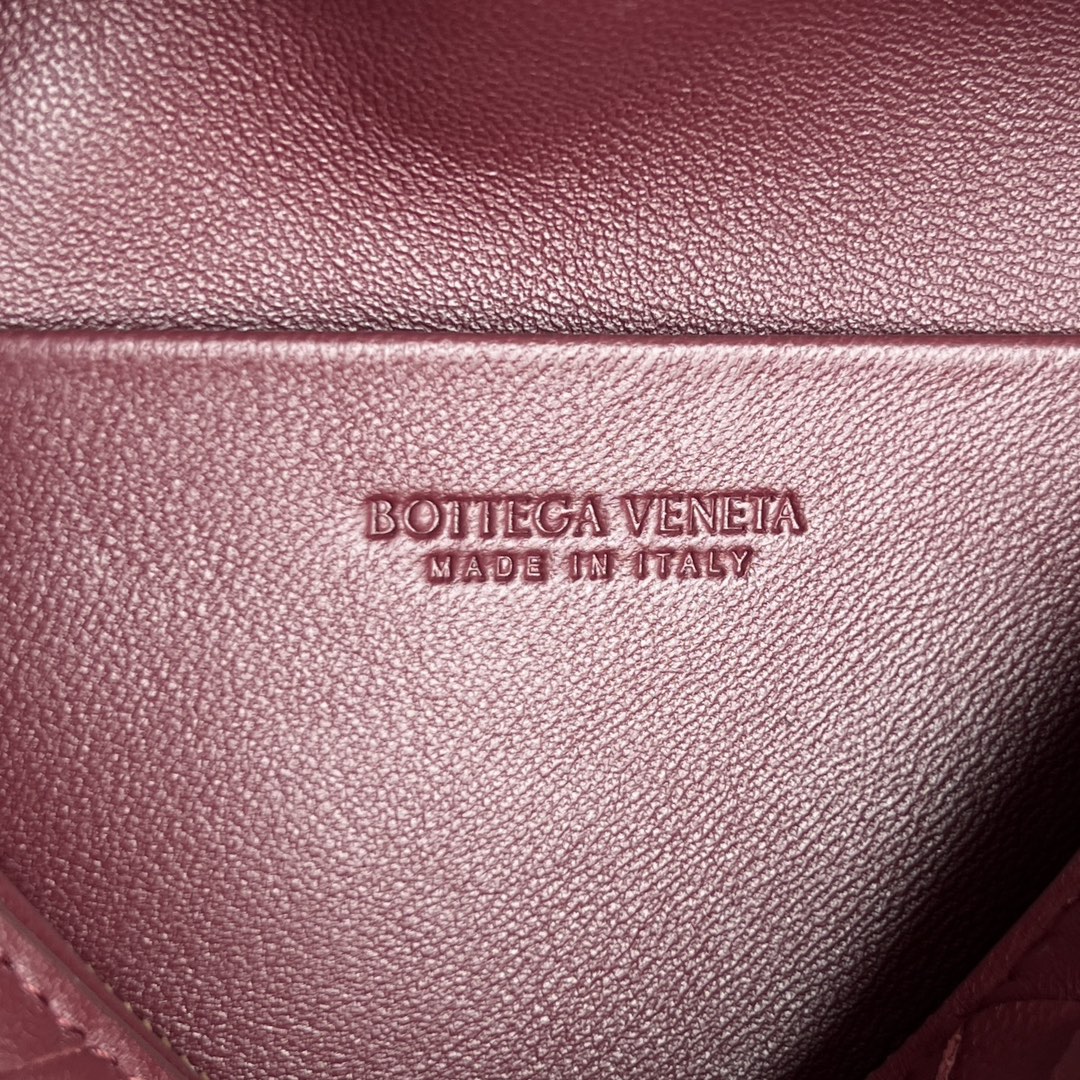 bottega-veneta-soft-vanity-barolo-5 Bottega Veneta Soft Vanity Replica Barolo - View 6 | Intrecciato Detail