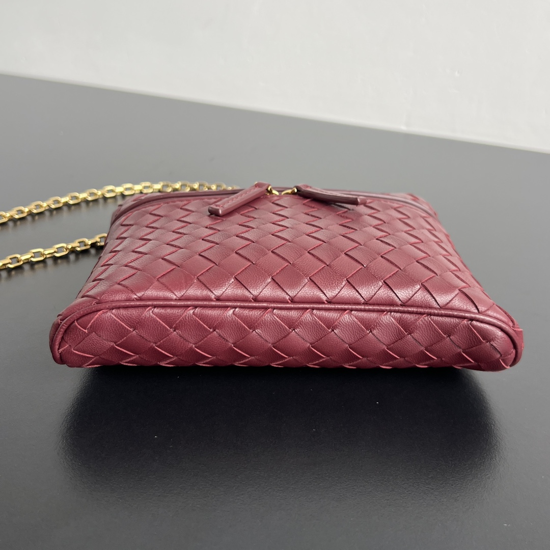 bottega-veneta-soft-vanity-barolo-6 Bottega Veneta Soft Vanity Replica Barolo - View 7 | Intrecciato Detail