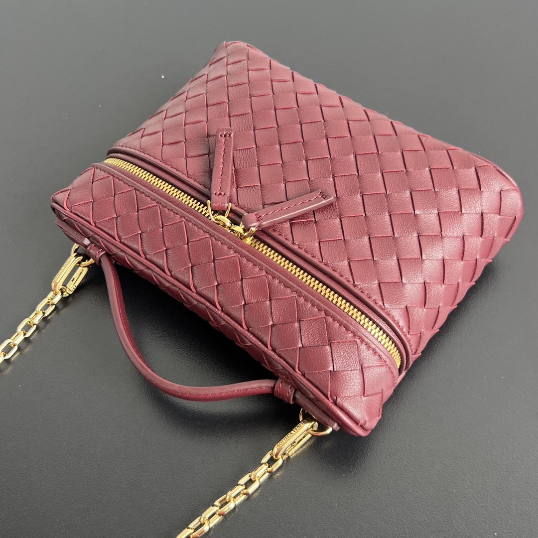 bottega-veneta-soft-vanity-barolo-7 Bottega Veneta Soft Vanity Replica Barolo - View 8 | Intrecciato Detail