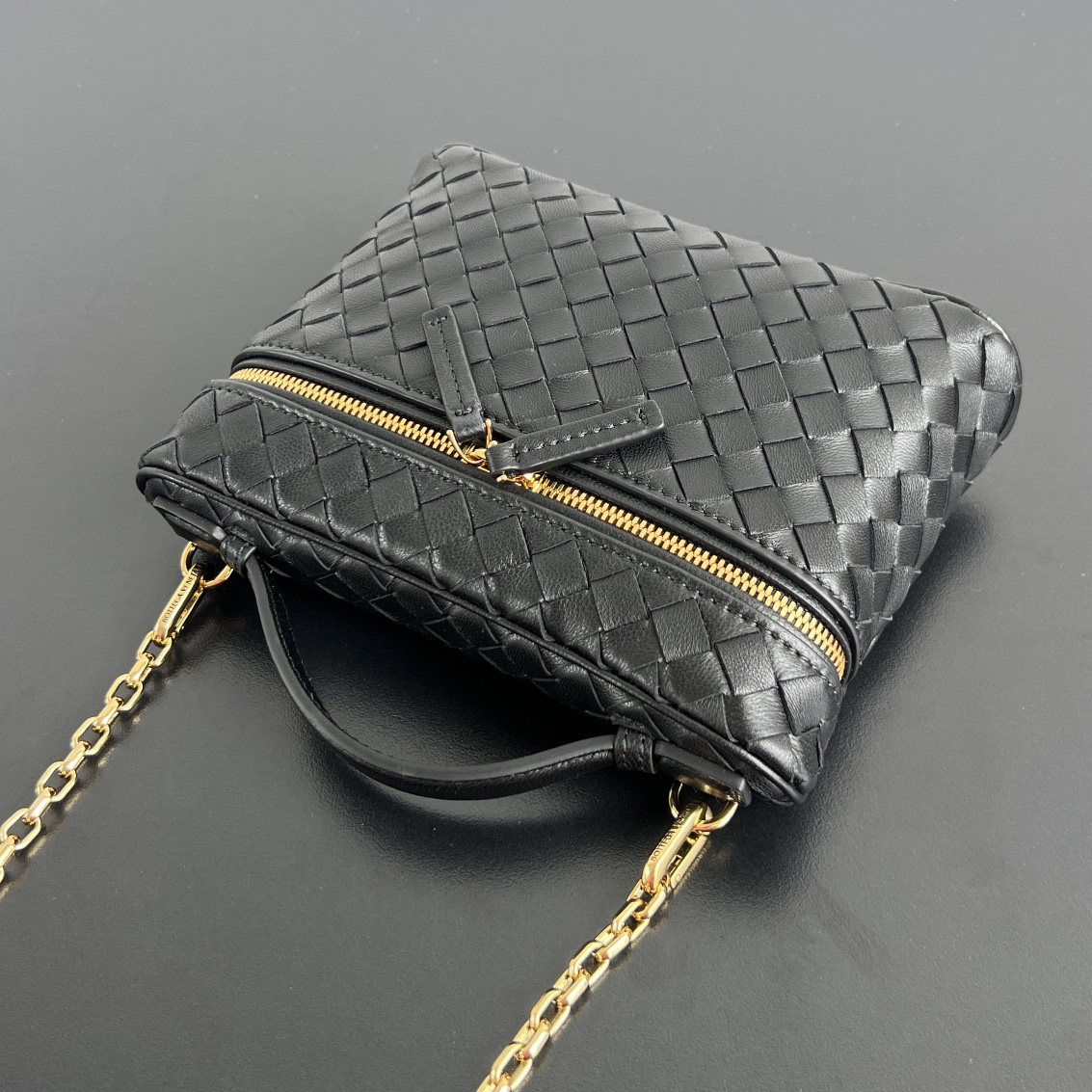 bottega-veneta-soft-vanity-black-2 Bottega Veneta Soft Vanity Replica Black - View 3 | Intrecciato Detail